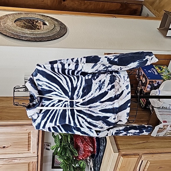 LUCKY BRAND TIE-DYED SWEAT SHIRT RELAXED FIT SIZE XS FITS LIKE SM TO MED - Picture 5 of 6